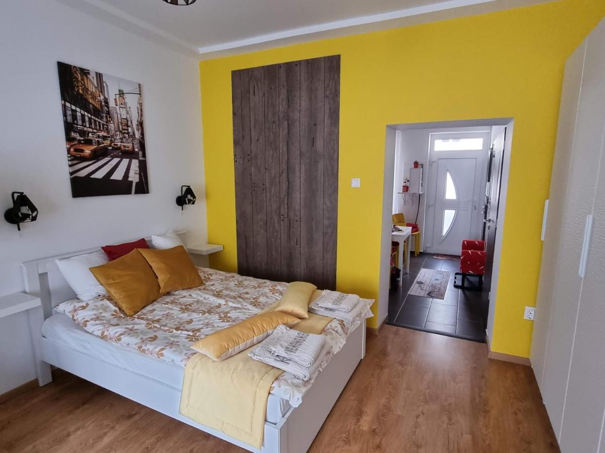 Flora Apartman Lägenhet Szeged Exteriör bild