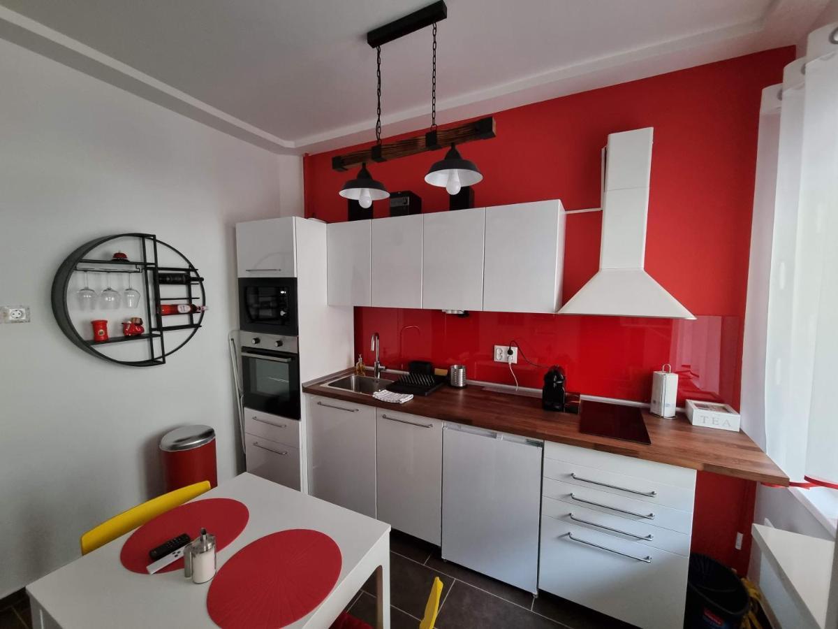 Flora Apartman Lägenhet Szeged Exteriör bild