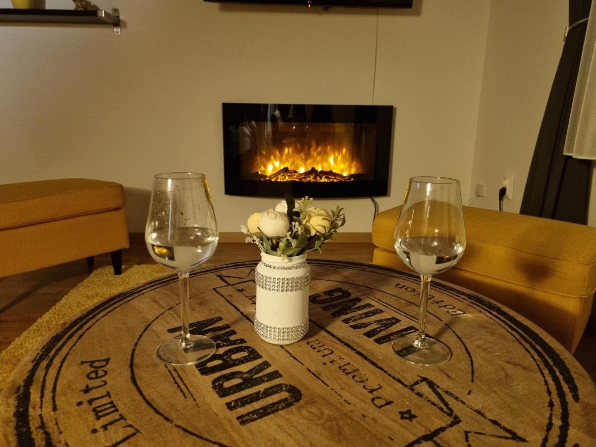 Flora Apartman Lägenhet Szeged Exteriör bild