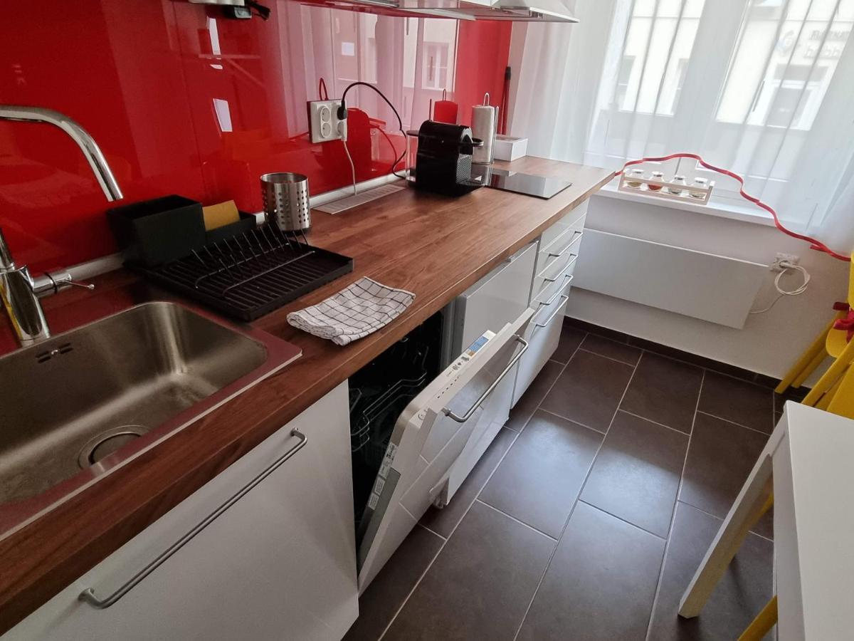 Flora Apartman Lägenhet Szeged Exteriör bild